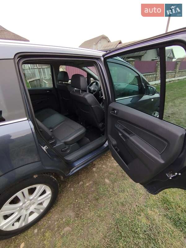Мінівен Opel Zafira 2010 в Івано-Франківську