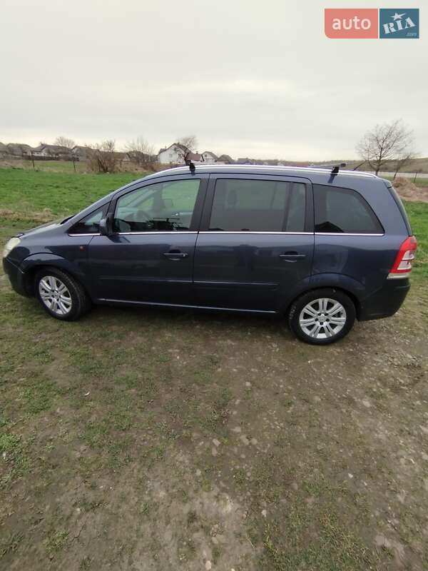 Мінівен Opel Zafira 2010 в Івано-Франківську