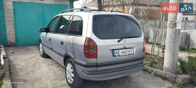 Минивэн Opel Zafira 2002 в Каменском