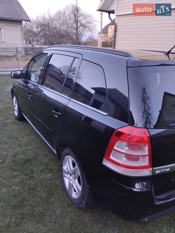 Мінівен Opel Zafira 2010 в Надвірній