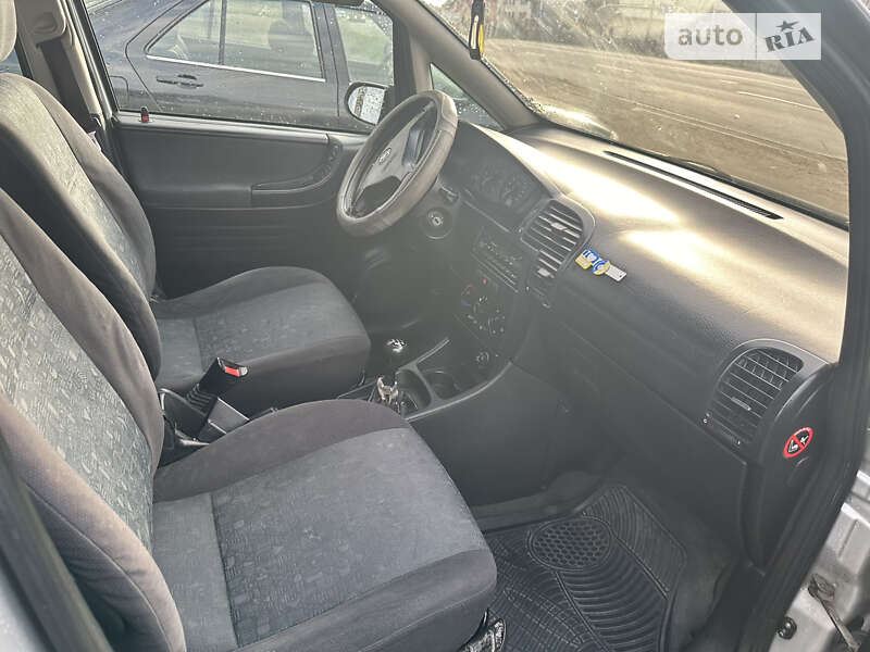 Мінівен Opel Zafira 2000 в Івано-Франківську