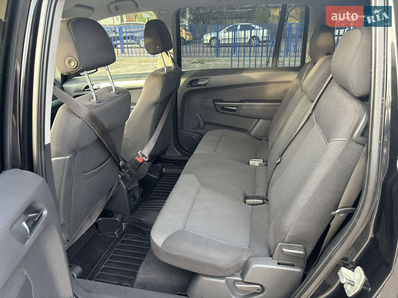 Минивэн Opel Zafira 2009 в Житомире