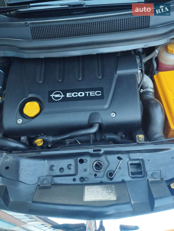 Минивэн Opel Zafira 2005 в Чуднове