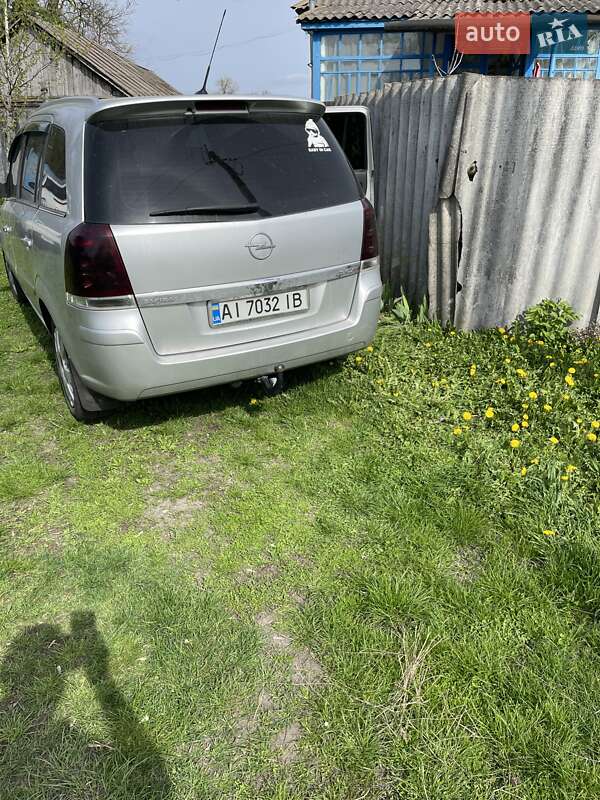 Минивэн Opel Zafira 2007 в Киеве