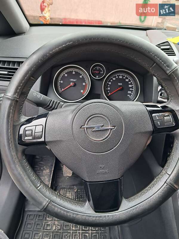 Минивэн Opel Zafira 2010 в Чорткове