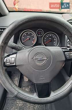 Минивэн Opel Zafira 2010 в 