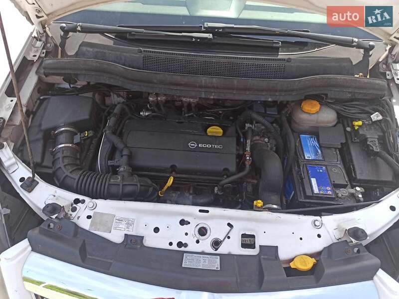 Минивэн Opel Zafira 2010 в Черкассах