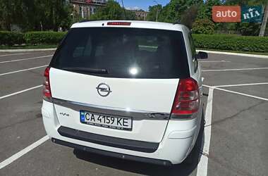 Минивэн Opel Zafira 2010 в Черкассах