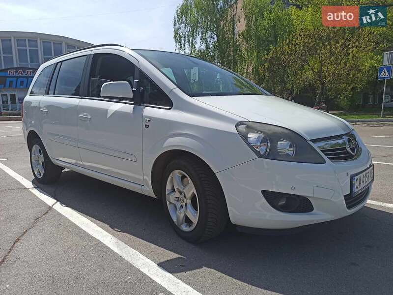 Минивэн Opel Zafira 2010 в Черкассах
