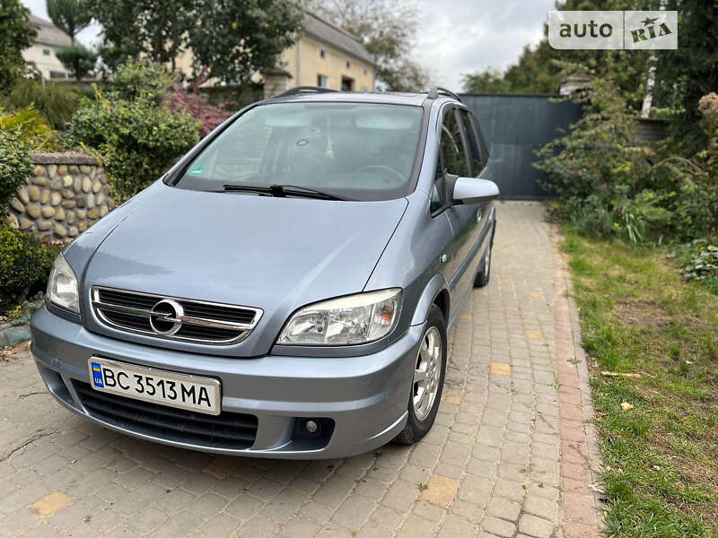 Мінівен Opel Zafira 2004 в Новояворівську