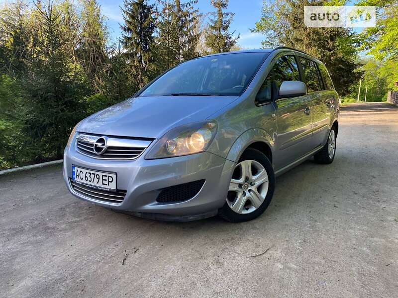 Минивэн Opel Zafira 2010 в Гайсине