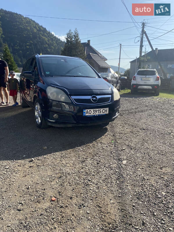 Минивэн Opel Zafira 2007 в Межгорье