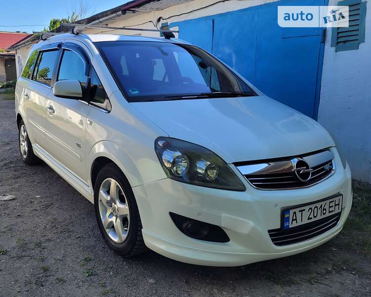 Мінівен Opel Zafira 2011 в Калуші