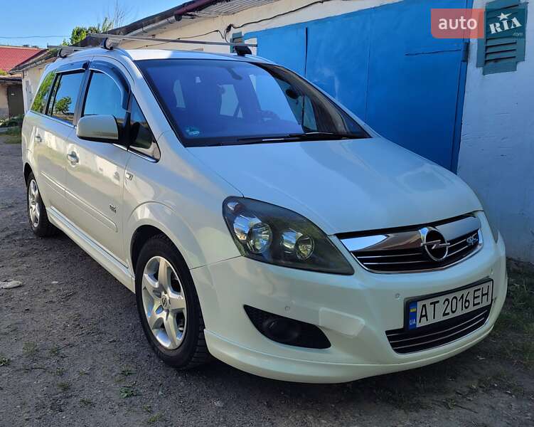 Мінівен Opel Zafira 2011 в Калуші