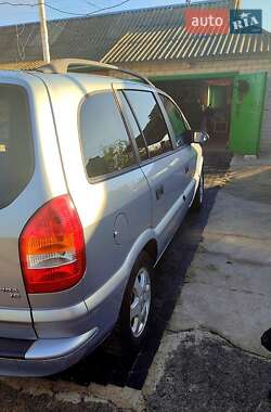 Минивэн Opel Zafira 2002 в 