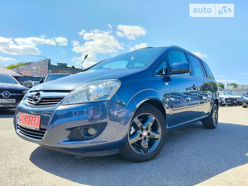 Минивэн Opel Zafira 2010 в Киеве