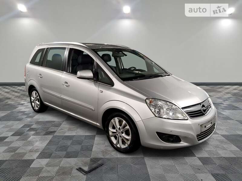 Минивэн Opel Zafira 2011 в Обухове