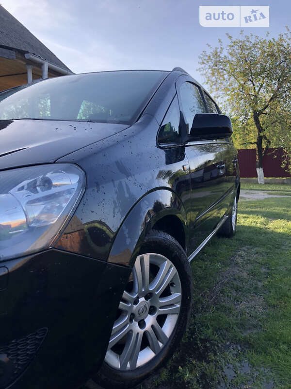 Минивэн Opel Zafira 2013 в Луцке