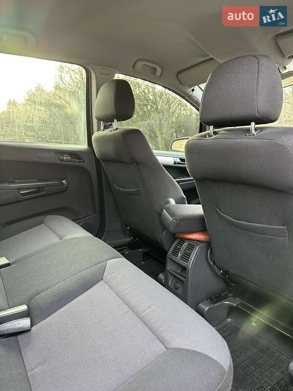 Минивэн Opel Zafira 2008 в Млинове