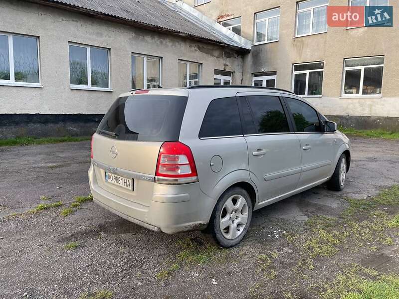 Мінівен Opel Zafira 2010 в Ужгороді