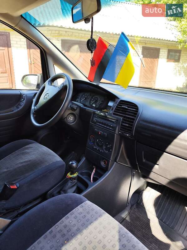 Минивэн Opel Zafira 2002 в Горохове