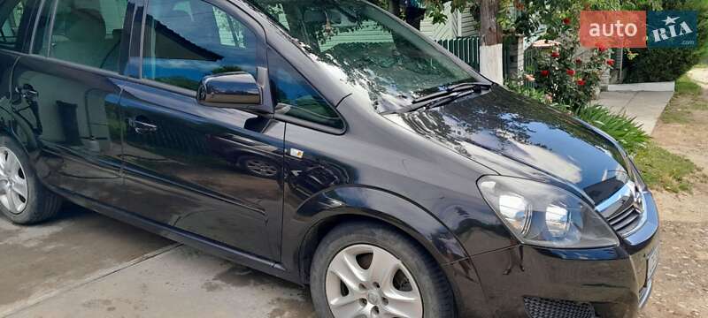 Минивэн Opel Zafira 2013 в Сторожинце