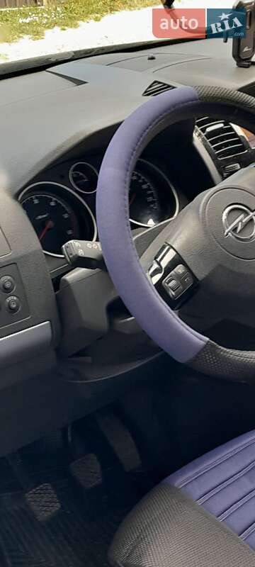 Минивэн Opel Zafira 2013 в Сторожинце