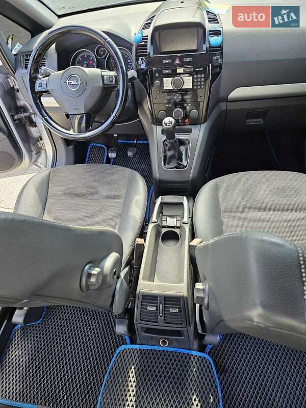 Мінівен Opel Zafira 2010 в Добротворі