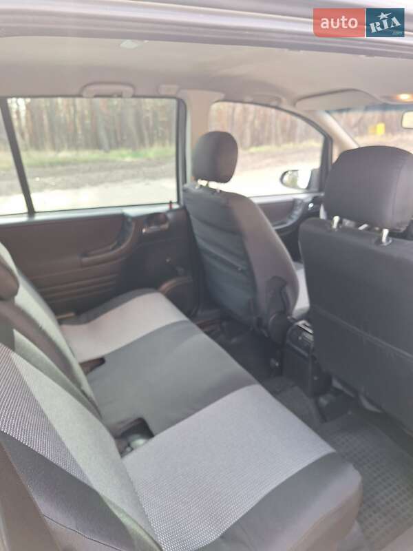 Мінівен Opel Zafira 2004 в Харкові