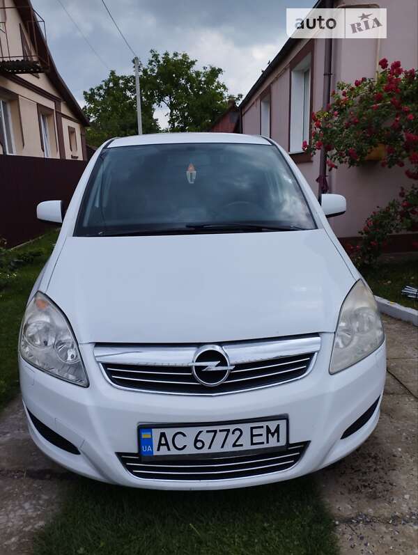 Минивэн Opel Zafira 2010 в Луцке