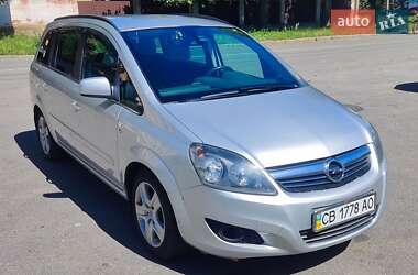Минивэн Opel Zafira 2010 в 