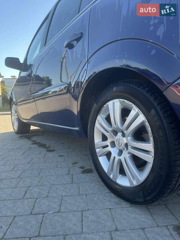 Мінівен Opel Zafira 2013 в Дрогобичі