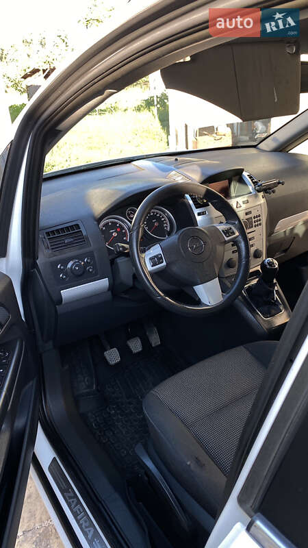Минивэн Opel Zafira 2011 в Борщеве