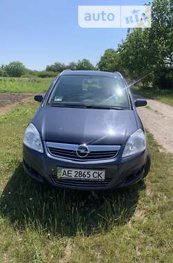 Минивэн Opel Zafira 2008 в Вольногорске