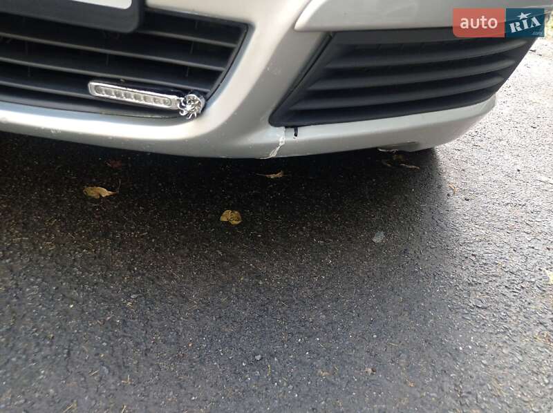 Минивэн Opel Zafira 2005 в Киеве