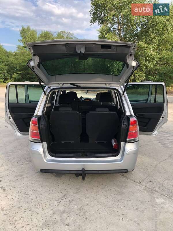 Мінівен Opel Zafira 2010 в Каневі