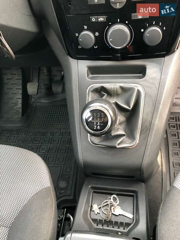 Мінівен Opel Zafira 2010 в Каневі