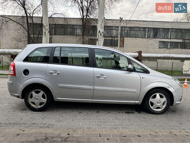 Мінівен Opel Zafira 2006 в Синельниковому