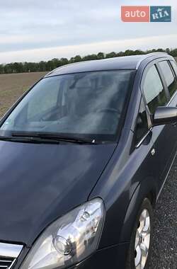 Минивэн Opel Zafira 2011 в Лысянке