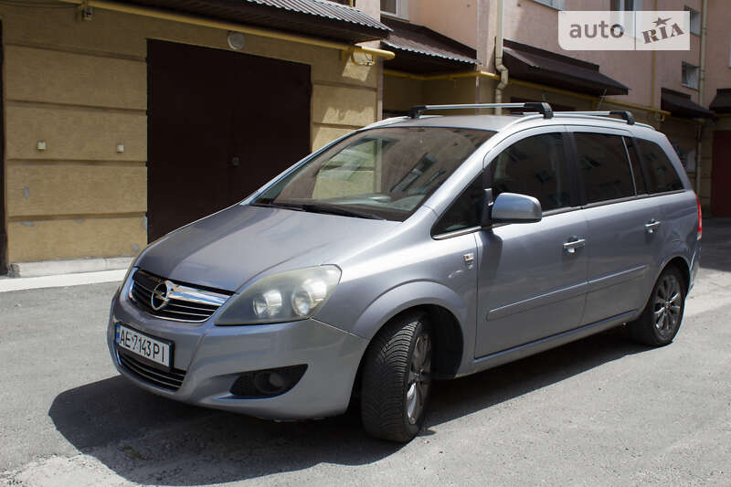 Мінівен Opel Zafira 2010 в Тернополі