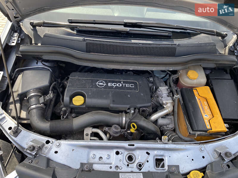 Мінівен Opel Zafira 2011 в Кременчуці