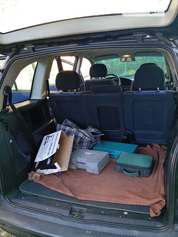 Минивэн Opel Zafira 2000 в Старом Самборе