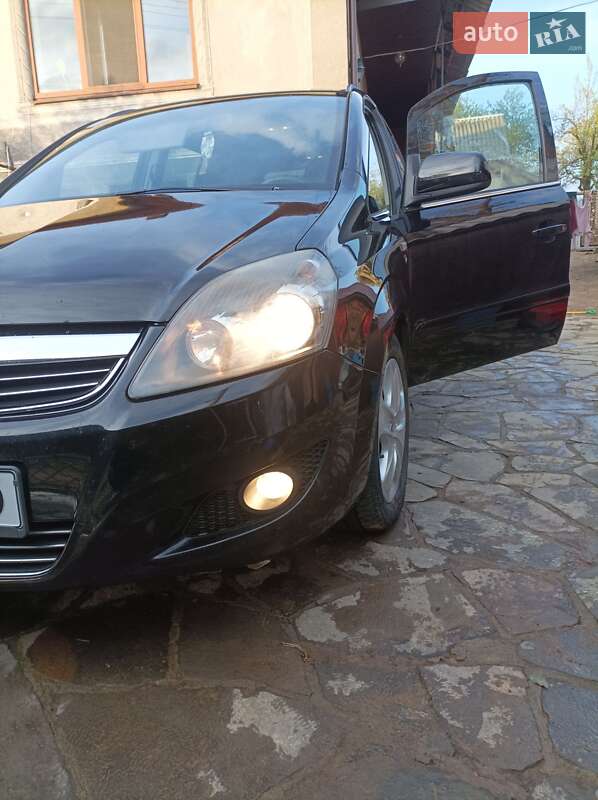 Минивэн Opel Zafira 2010 в Мукачево