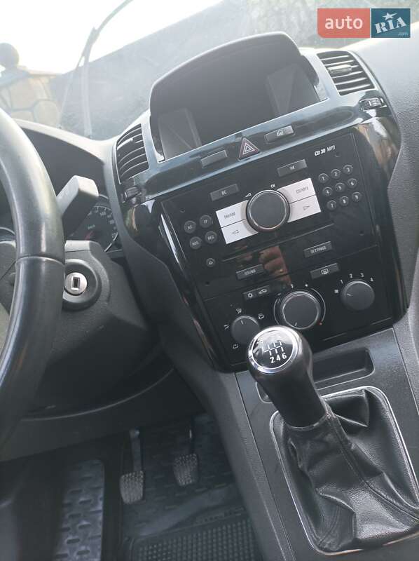 Минивэн Opel Zafira 2010 в Мукачево