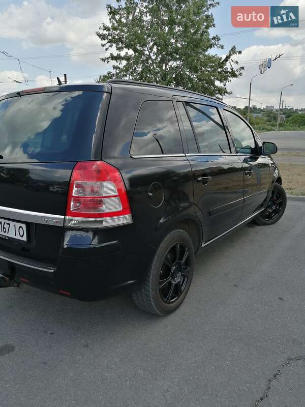 Минивэн Opel Zafira 2010 в Запорожье