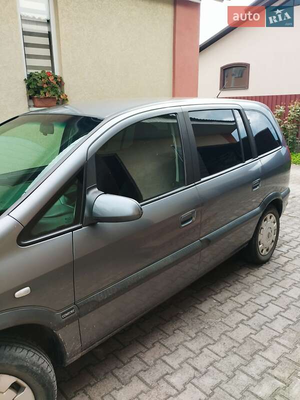 Минивэн Opel Zafira 2005 в Березному