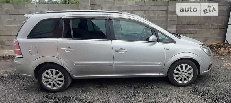Минивэн Opel Zafira 2005 в Луцке