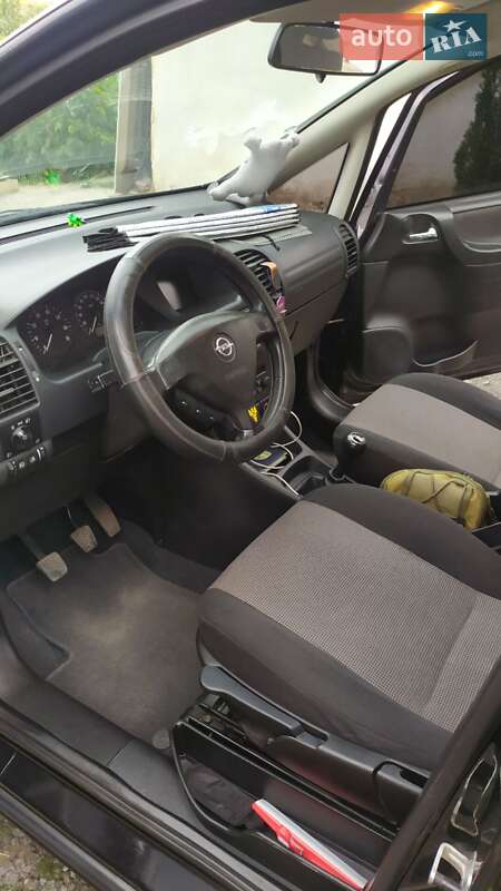 Минивэн Opel Zafira 2004 в Виннице