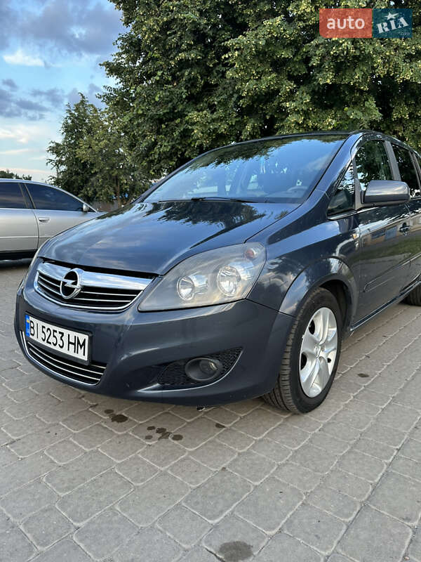Минивэн Opel Zafira 2010 в Миргороде