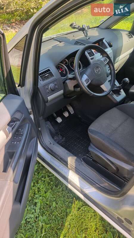 Минивэн Opel Zafira 2008 в Верховине